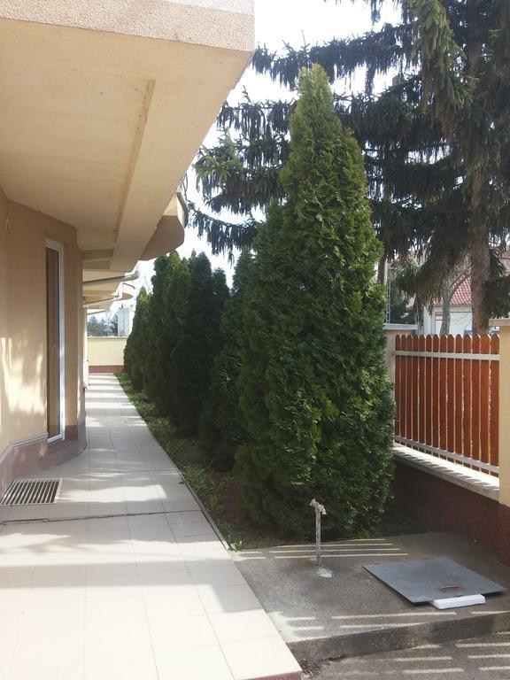 Alina Apartmanok Hajdúszoboszló Exterior foto